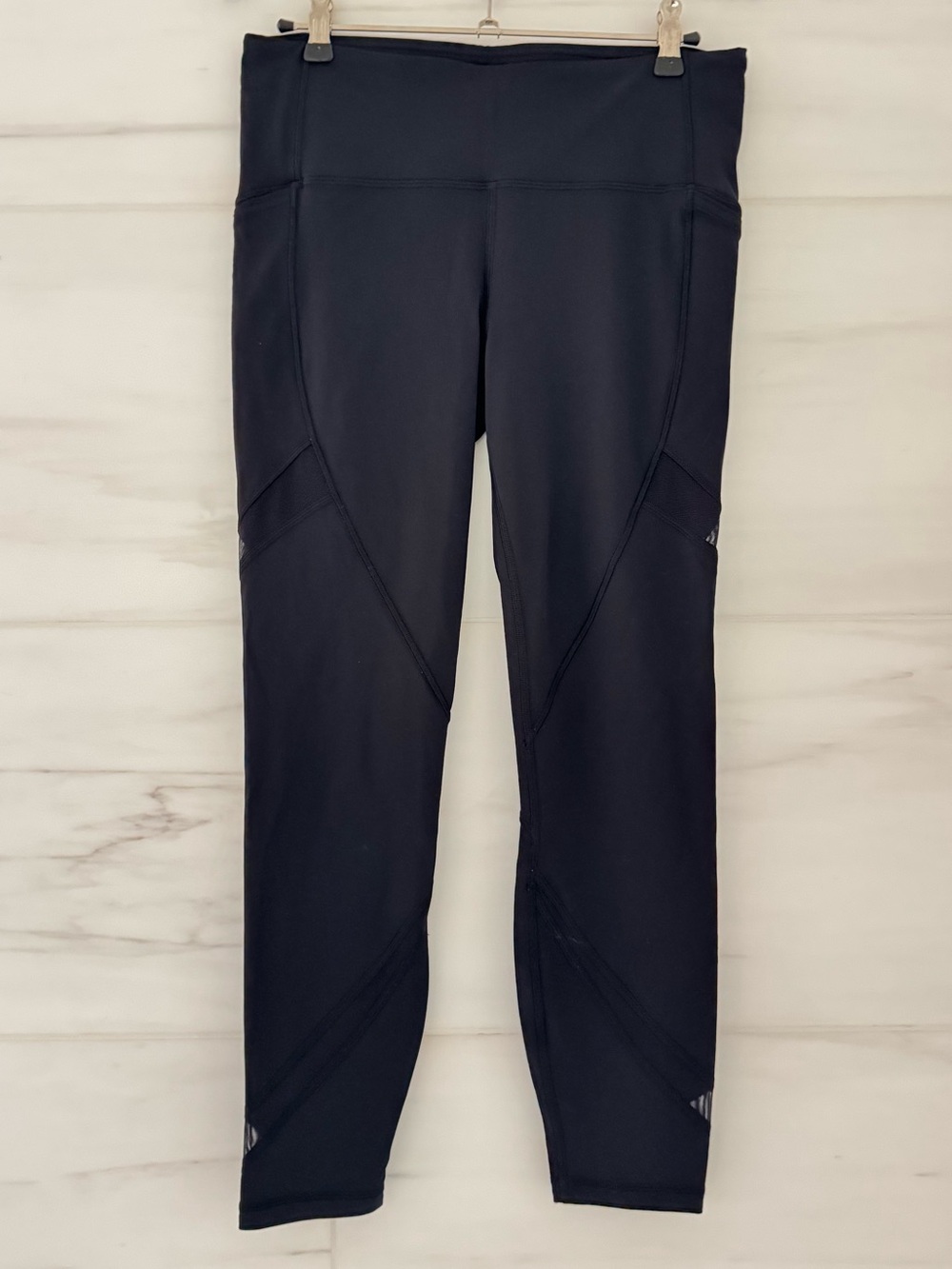 Lululemon Black High-Rise Leggings with Side Mesh & Pockets Size 8